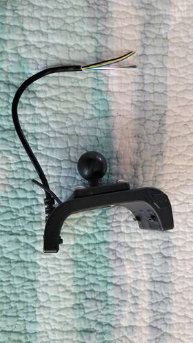 010-11654-01 Garmin Gps Powered Cradle With Ram 1 Inch Ball Mount