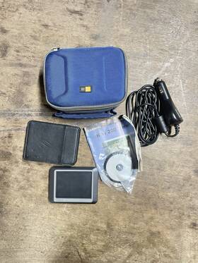 17t328395 Garmin Nuvi 200 Series Automotive Gps With Charger Case Manual Wallet