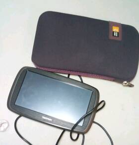Tomtom N1644 El Gps With Cord Too Usb Turns On 6 In Screen Protective Case
